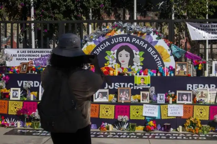 Un altar en honor a las mujeres víctimas de feminicidio en El Salvador. / Lisbeth Ayala.