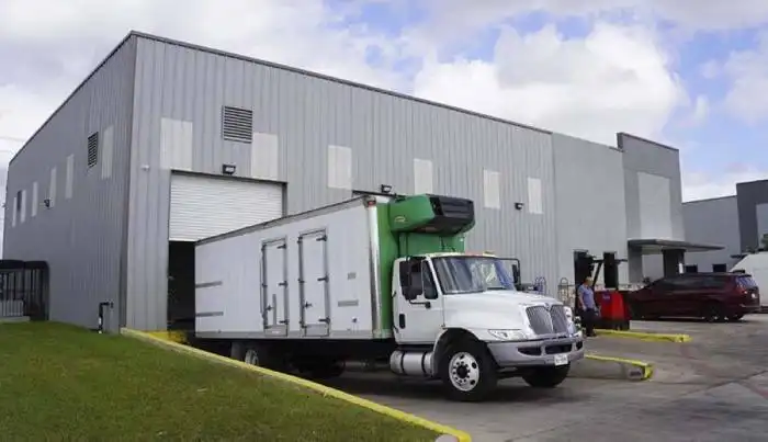 Bodega de Vida y A&N Enterprises en Houston, Texas, donde se reciben los productos exóticos que se importan de El Salvador, México, Guatemala, Ecuador y República Dominicana. /Francisco Valle