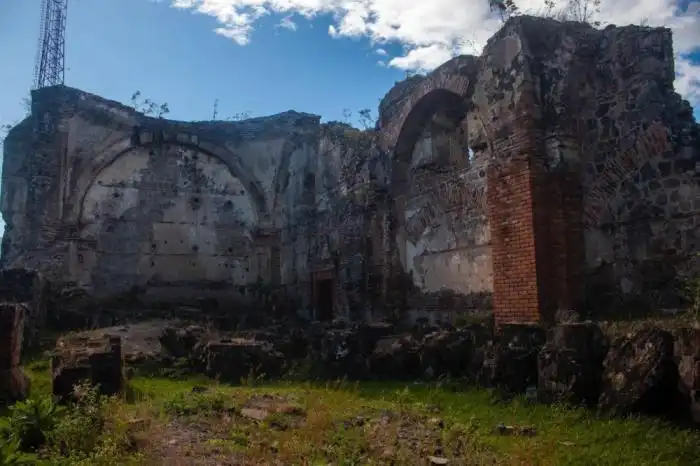 El devastador terremoto de Santa Marta en 1773 dañó el recinto religioso, dejándolo prácticamente en ruinas.